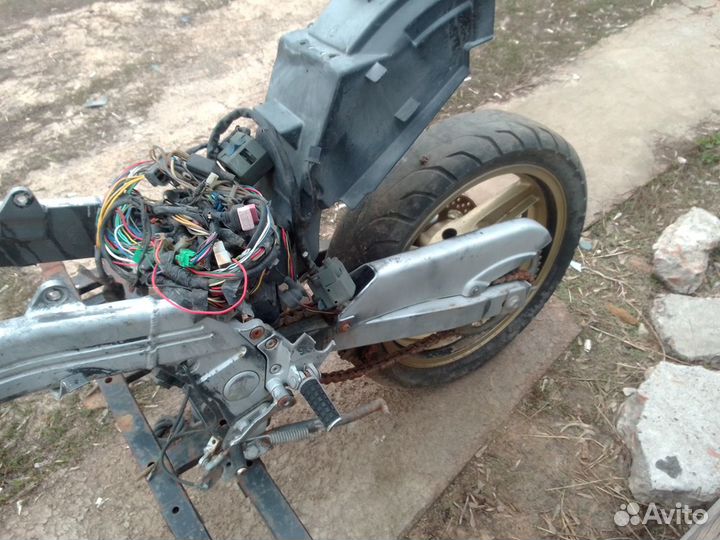 В разборе Kawasaki ZZR 250