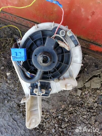 Моторчик печки с корпусом мазда 323