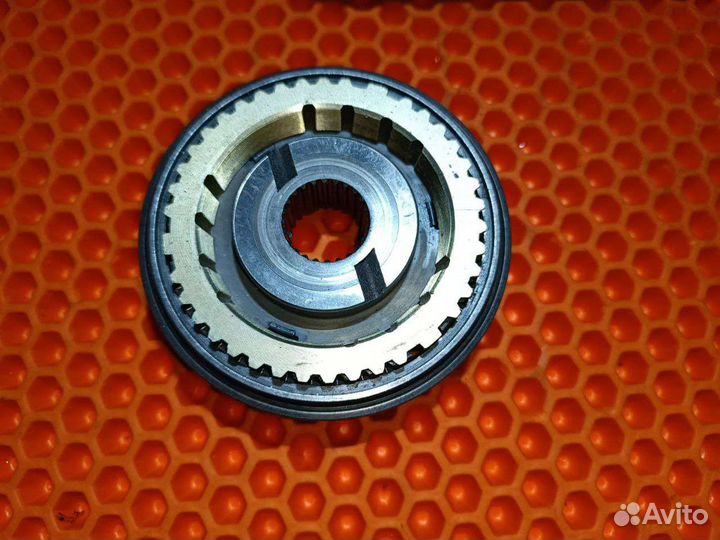 Пятая передача муфта синхрон крышка вилка шестерни