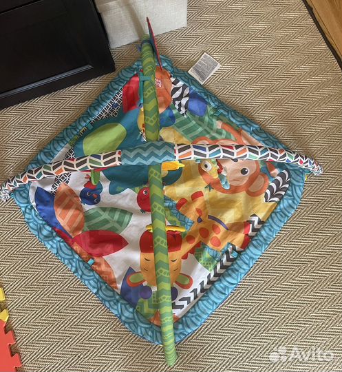 Развивающий коврик с игрушками / детский игровой