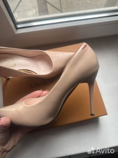 Отдам даром бесплатно женские вещи