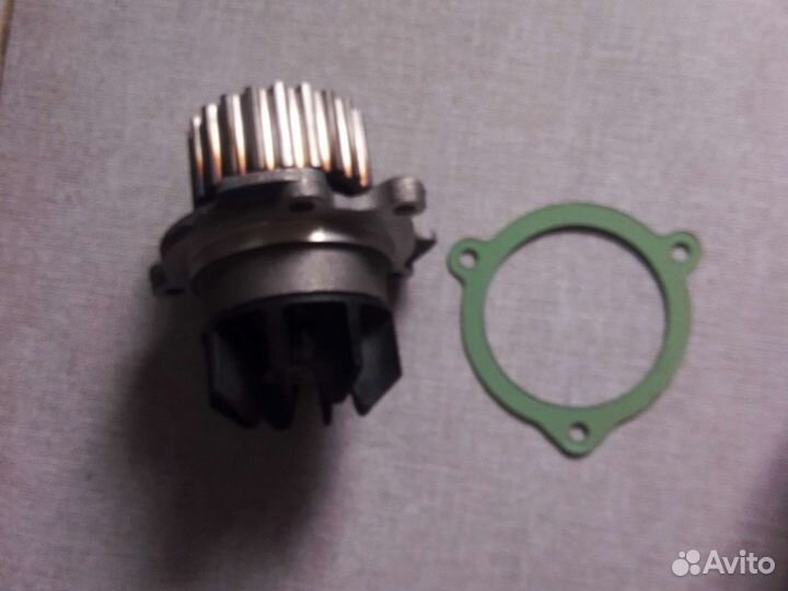 Продам насос водяной (помпа)