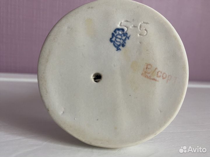 Фарфоровая статуэтка 