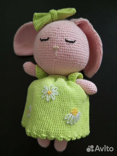 Зайка вязаный