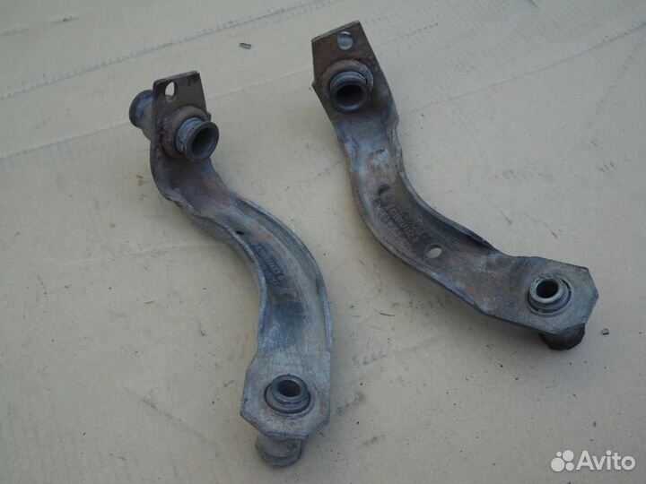 Кронштейн крепления подрамника Рено Сценик 2