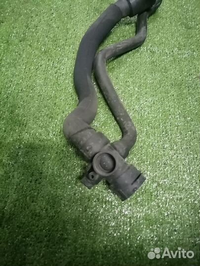 Патрубок охлаждения (радиатора) 8E0121049L Audi A4