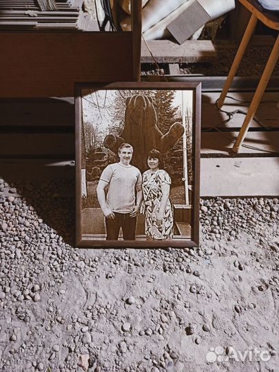 Выжженный портрет на дереве