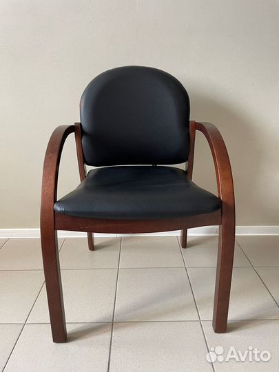 Кресло для посетителей