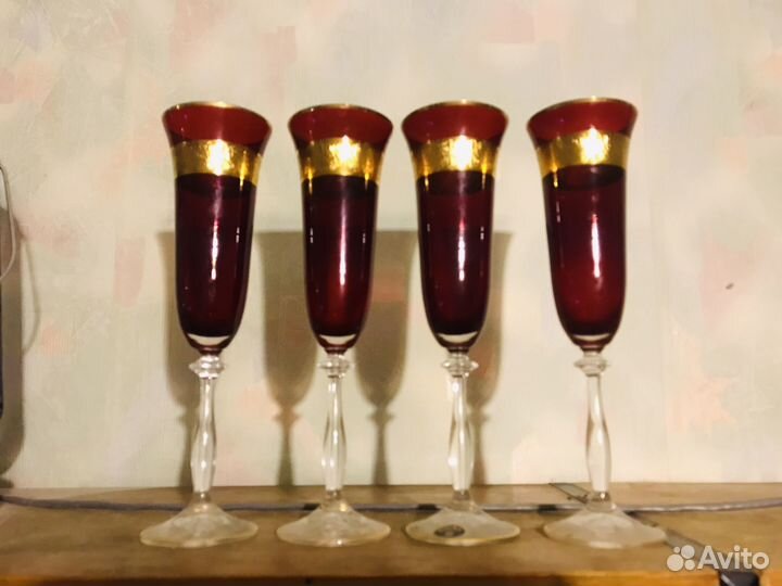 Высокие бокалы и рюмочки