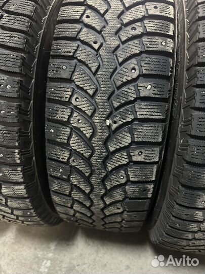 Bridgestone Blizzak Spike-01 205/70 R15