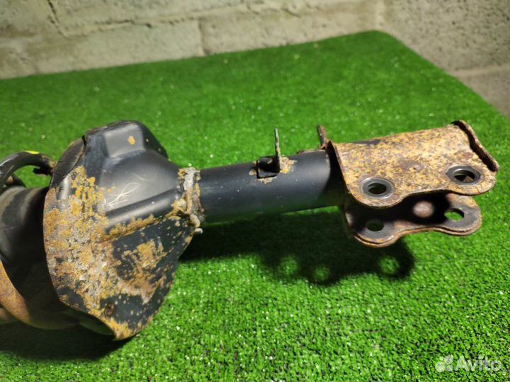 Стойка подвески задняя правая Kia Spectra 1 S6D