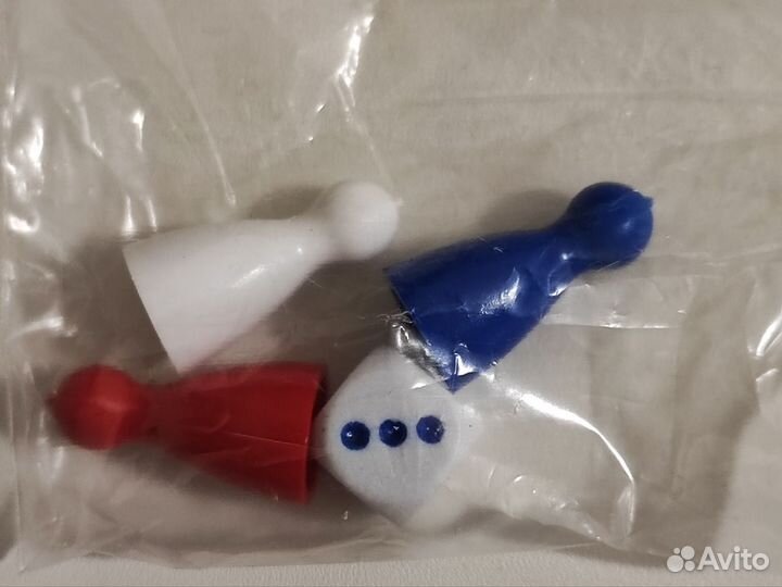 Кубик игральный и 3 фишки