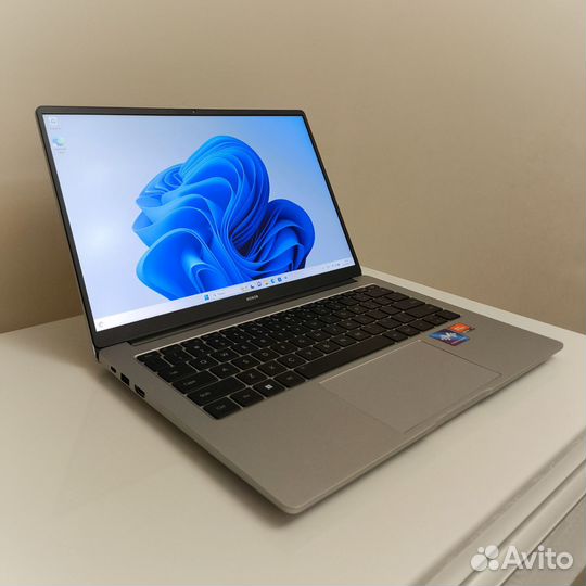 Honor magicbook x 14 pro 7840HS 16/512