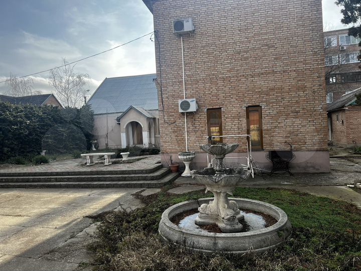 Дом 300 м² на участке 9,5 сот.