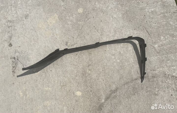 Молдинг переднего бампера левый Genesis G70 1