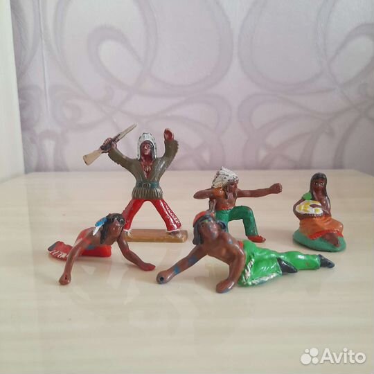 Ковбойцы, индейцы резиновые гдр, рыцари