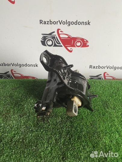 Подушка двигателя Volkswagen Polo 5