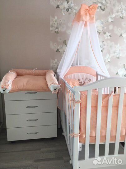 Детская кроватка с продольным маятником