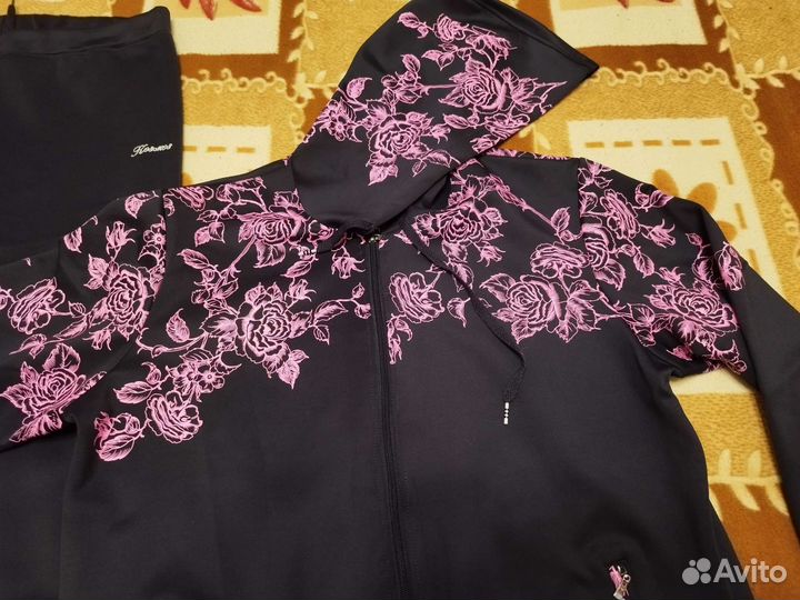 Спортивный костюм женский