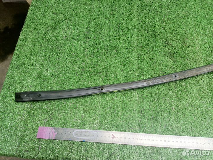 Уплотнитель жабо Mazda 323 BA