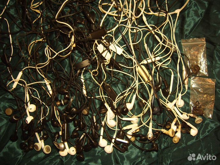 Наушники в ассортименте