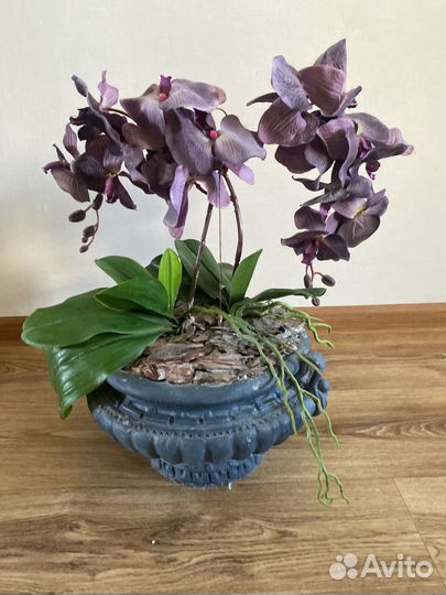 Искусственные цветы в горшках