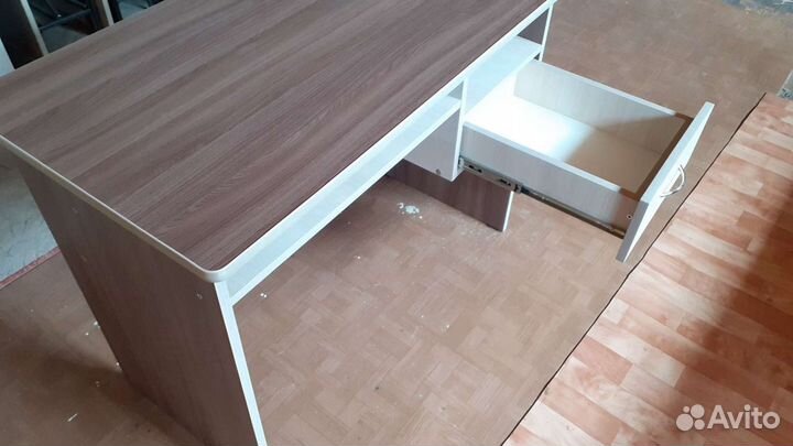 Письменный стол новый