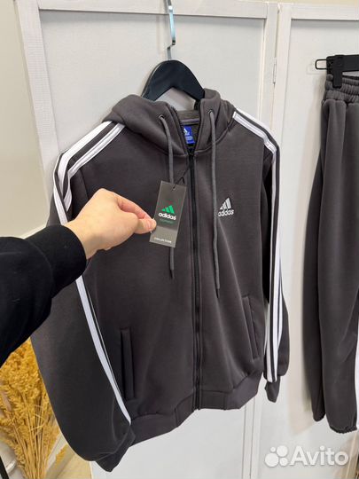 Костюм Adidas спортивный