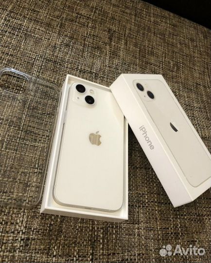 Телефон iPhone 13