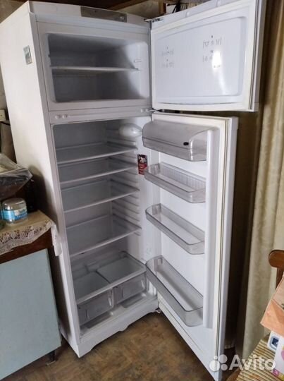 Холодильник аристон б/у в хор. сост. цена 5т.р