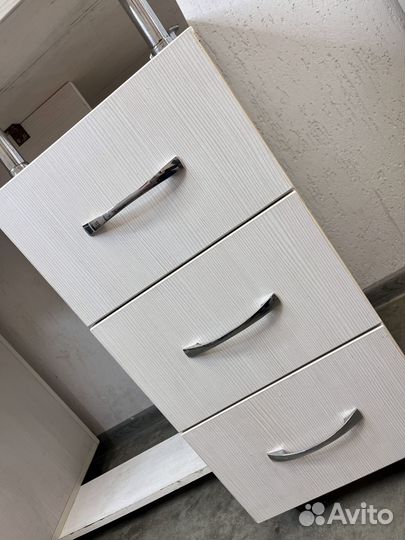 Стол маникюрный с ящиками