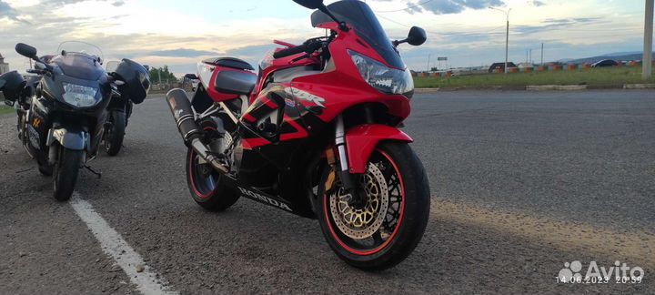Продам CBR 929RR б/п