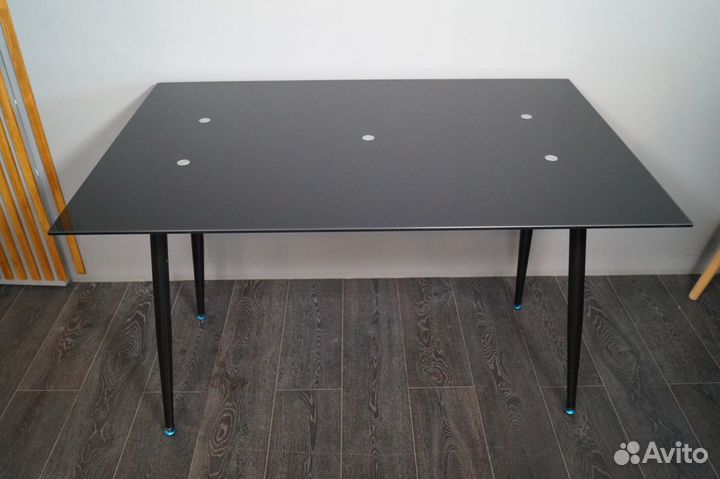 Стол обеденный