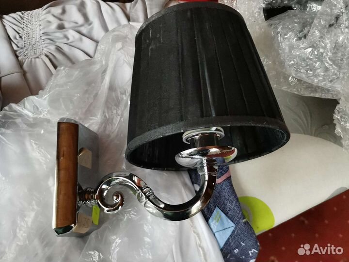 Зеркало в раме и 2 светильника