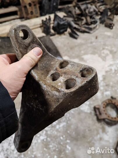 Кронштейн крепления двс Volvo fh/fm