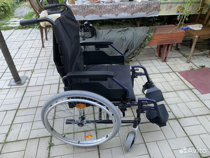 Кресло-коляска для инвалидов
