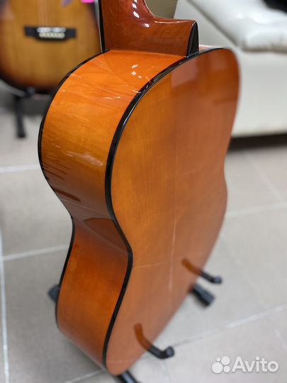 Гитара коассическая 4/4 новая