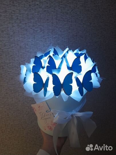 Светящиеся бабочки в коробке