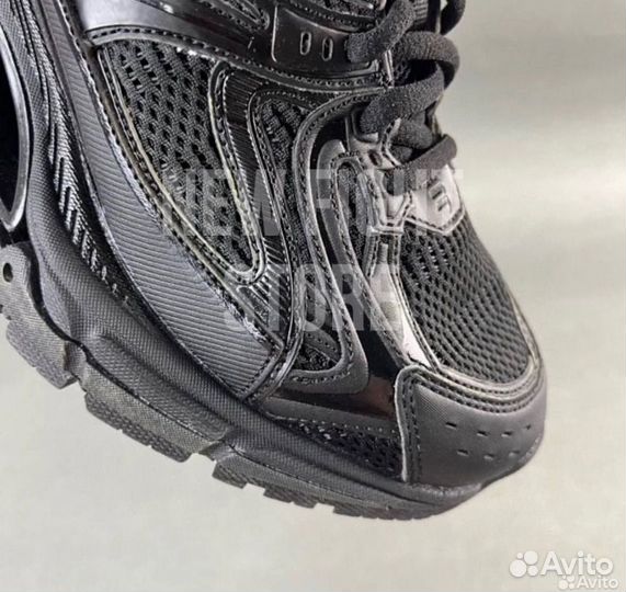 Кроссовки balenciaga xpander на руках