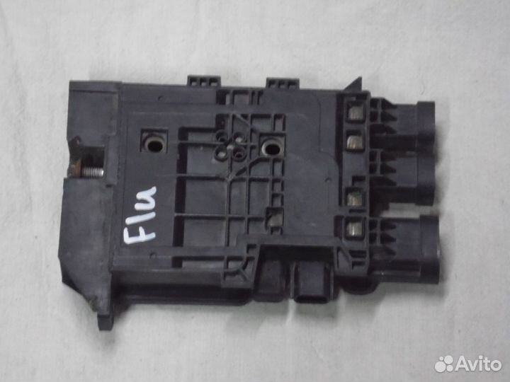 Блок предохранителей аккумулятор Рено Флюенс