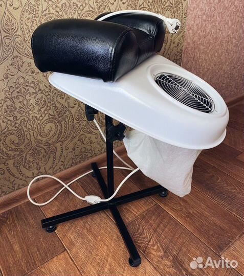 Педикюрная стойка + вытяжка