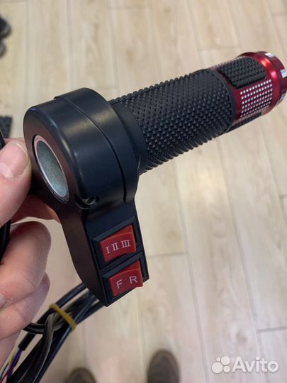 Ручка газа с переключателем и грипсой 24-72v