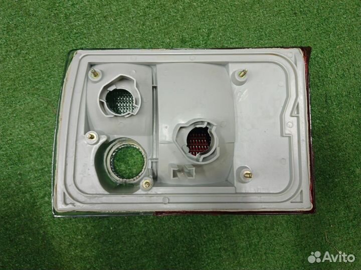 Фонари новые крышки багажника задние Audi 80 b4