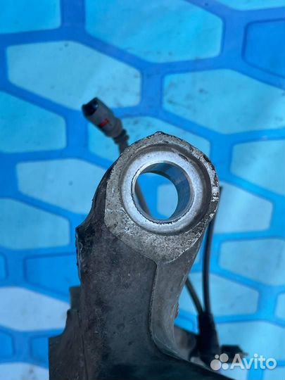 Кулак поворотный передний правый 8K0407254R