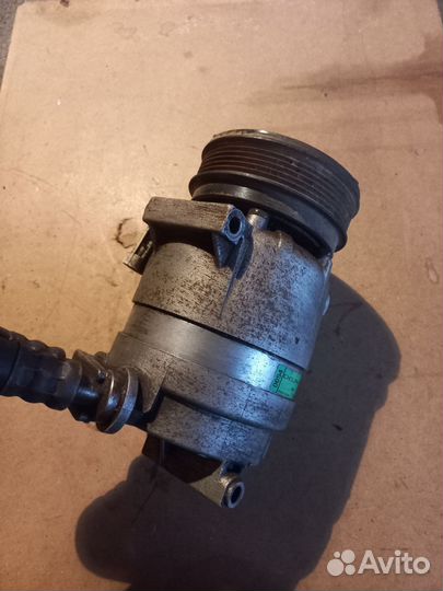 Компрессор кондиционера и кронштейн крепления