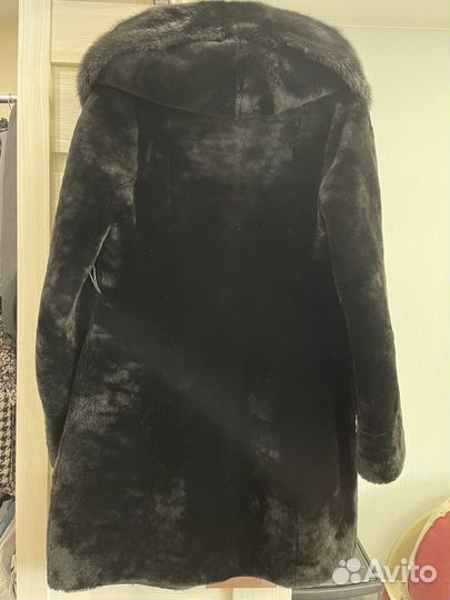 Шуба мутоновая с капюшоном из норки