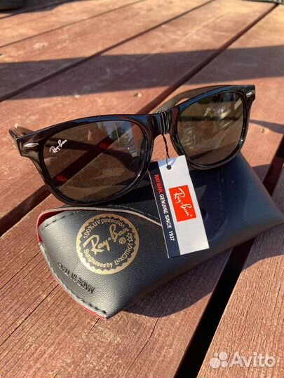 Солнцезащитные очки rayban