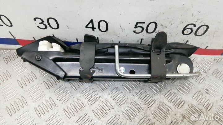 Домкрат на Opel Combo C Набор инструмента