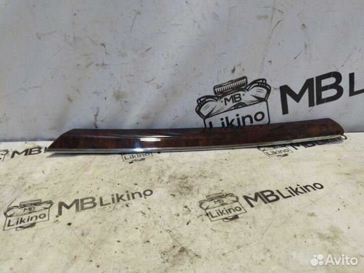 Декоративная накладка двери задняя левая Mercedes