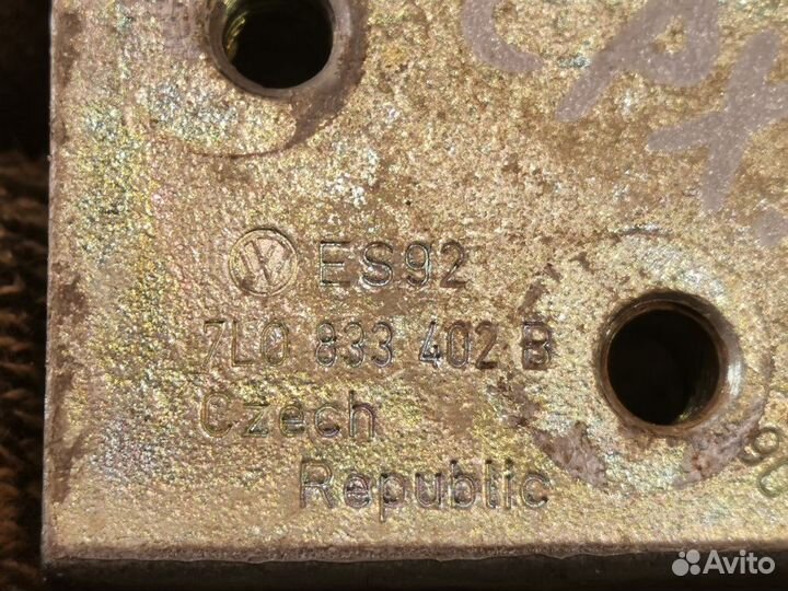 Петли двери задней правой Audi Q7 4L (2005—2009)